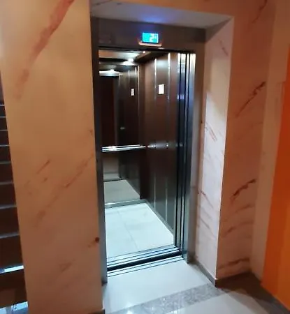 Hostex Trinity * ستارا زاغورا