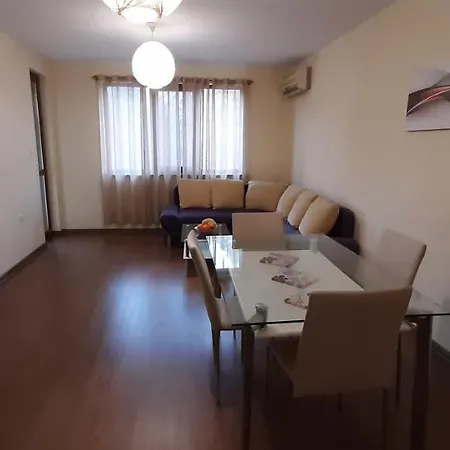 Hostex Trinity Apartament *