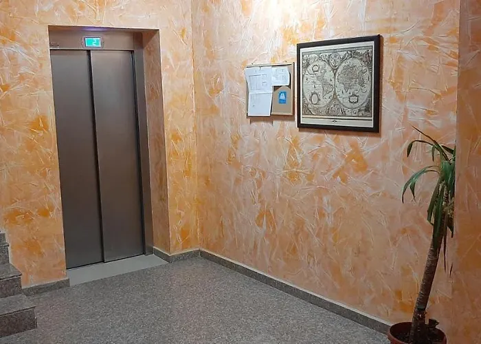 Hostex Trinity סטרה זגורה