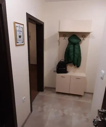 Hostex Trinity סטרה זגורה