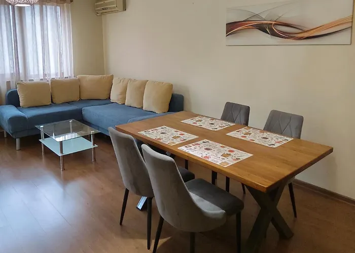 Hostex Trinity דירה סטרה זגורה