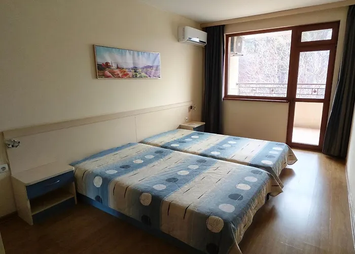 Hostex Trinity アパート