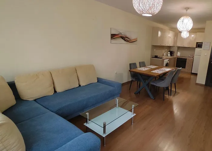 Hostex Trinity דירה *