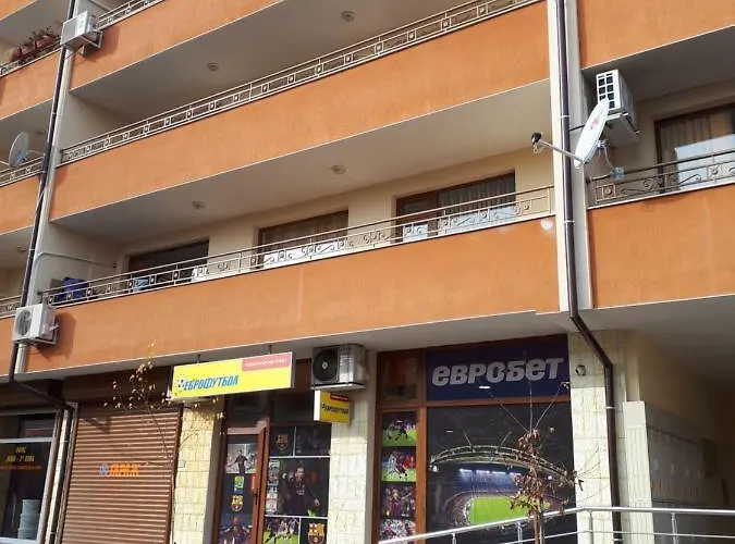 Hostex Trinity アパート