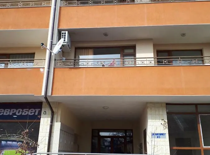 Hostex Trinity * סטרה זגורה