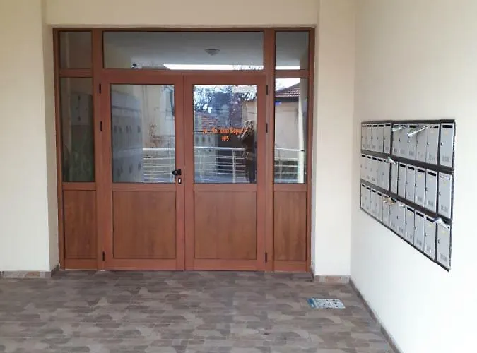 Hostex Trinity アパート *