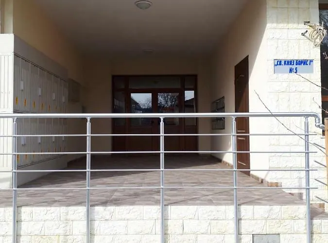 Hostex Trinity * סטרה זגורה