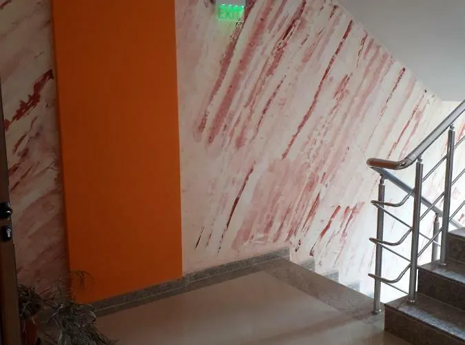 דירה Hostex Trinity